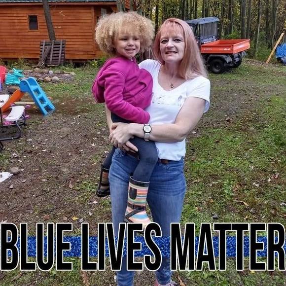 Meet your Posher, Nicole - Picture 1 of 1